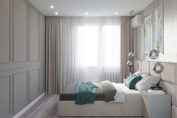 Phòng ngủ thiết kế cạnh cửa sổ đầy nắng ấm với hai lớp rèm che, một lớp mỏng để cản ánh nắng gắt, một lớp dày để tạo cảm giác ấm áp và mang lại sự riêng tư cần thiết.