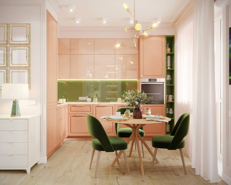 Phòng bếp sử dụng vật liệu ốp tủ màu hồng cam sáng bóng, backsplash màu xanh ô liu tạo nên sự phản chiếu ánh sáng tự nhiên và cả ánh đèn ốp trần cho vẻ đẹp như một sân khấu lung linh.