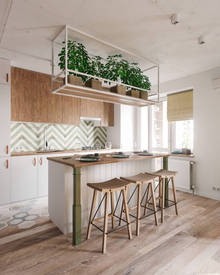 Điểm đặc biệt nhất trong khu vực phòng bếp chính là phần khung chữ nhật trên trần nhà, ngay phía trên đảo bếp, được sử dụng để trồng cây cảnh tươi xanh.