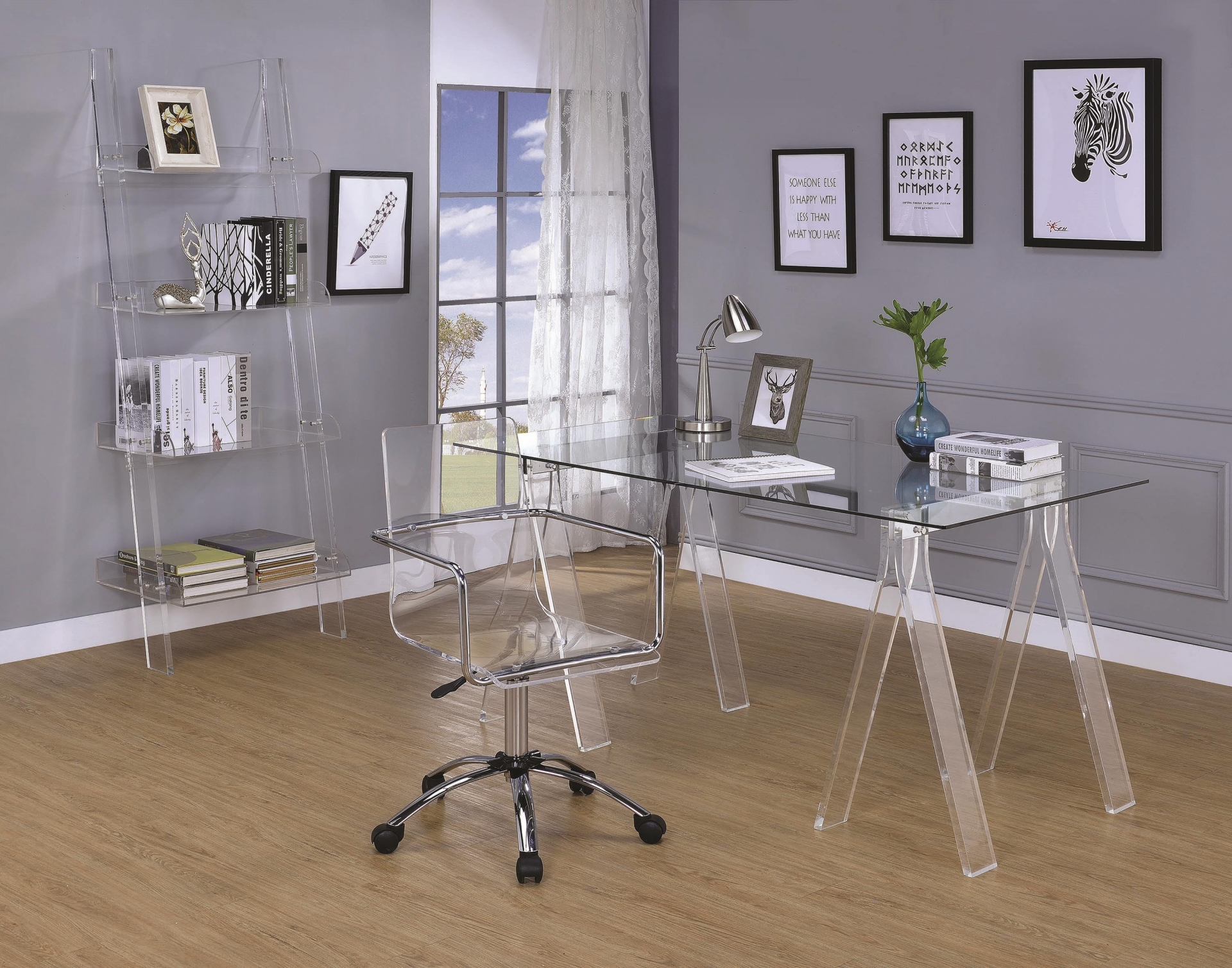 Ý tưởng phác họa 3D cho góc làm việc tại gia của những tín đồ mê nội thất acrylic. Từ bàn làm việc, ghế chân xoay cho đến kệ hình thang nhiều tầng đều trong suốt. Nếu ứng dụng vào thực tế chắc chắn sẽ khiến căn phòng nhỏ trở nên thoáng đãng hơn về thị giác.