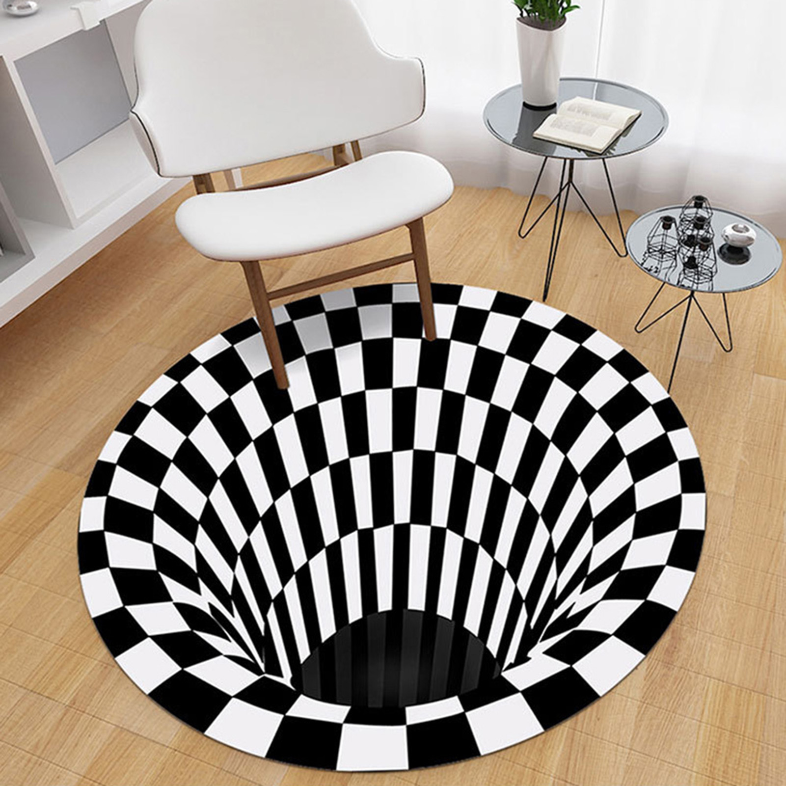 Và cuối cùng, tấm thảm dành tặng bạn để kết thúc bộ sưu tập ngày hôm nay là một thiết kế 'đánh lừa thị giác', tạo nên điểm nhấn táo bạo với hai gam màu trắng đen cổ điển. Trông nó giống như một hố sâu không đáy có thể khiến người ta tưởng như mình sắp 'lọt thỏm' khi bước vào.