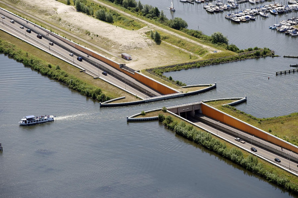 Cây cầu nước Veluwemeer, công trình kiến trúc “siêu thực” tại Hà Lan - Ảnh 3