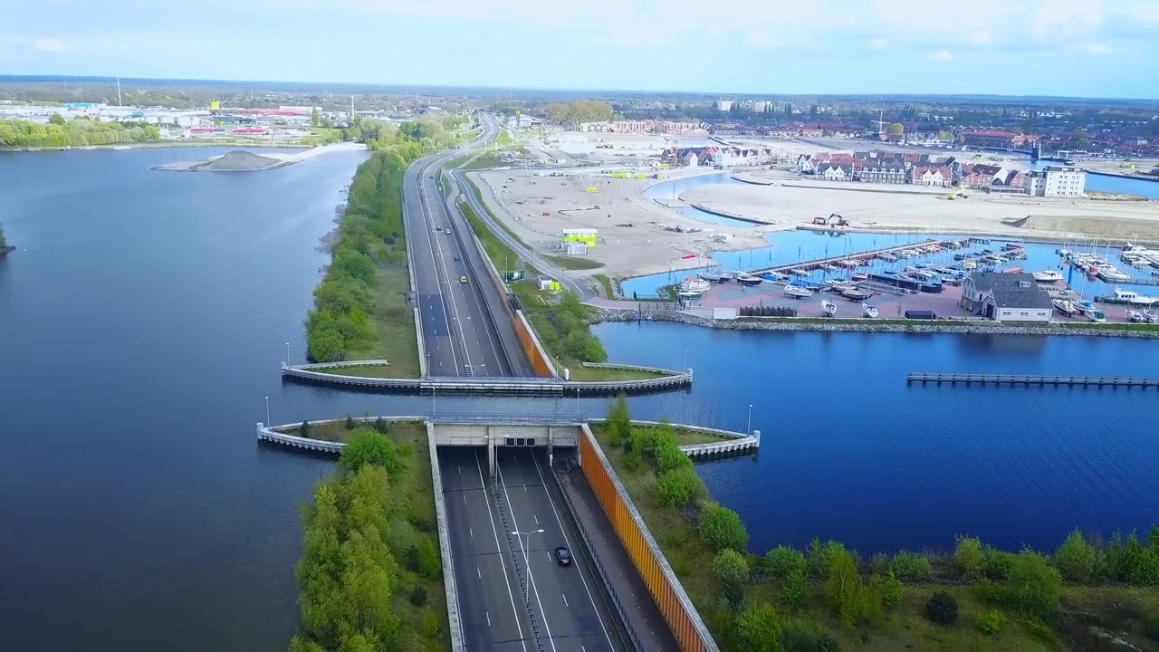 Sau quá trình lên ý tưởng, duyệt thi công và xây dựng thì cây cầu nước Veluwemeer chính thức được đưa vào hoạt động vào năm 2002. 