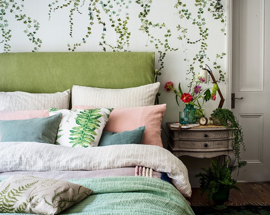 Muốn  phòng ngủ mát mắt và thư giãn, hãy lựa chọn xanh lá cây làm điểm nhấn