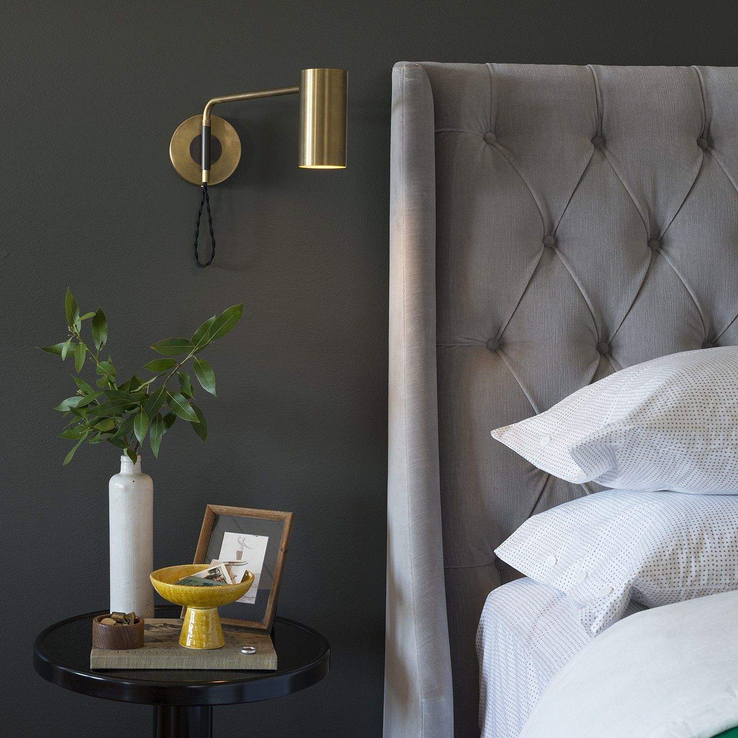 Đèn gắn tường đầu giường: Những lưu ý để chọn được thiết kế ưng ý nhất - Ảnh 2