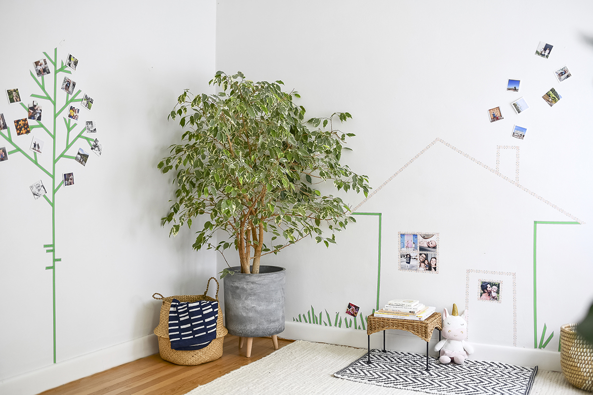 Bố mẹ cũng có thể trang trí cho căn phòng nhỏ xinh của bé yêu những hình ảnh thú vị như ngôi nhà, cái cây,... thật dễ thương đúng không nào?