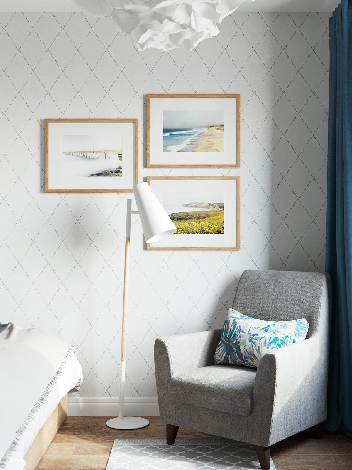Một chiếc ghế bành màu xám đặt ở cạnh ô cửa sổ cùng với chiếc đèn sàn dáng cao cung cấp vị trí đọc sách hoặc thư giãn cho chủ nhân.