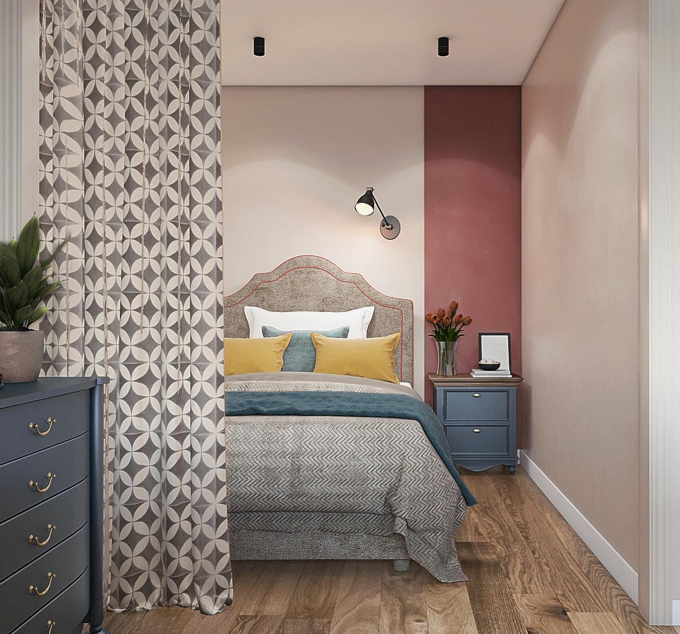 Phòng ngủ lựa chọn phong cách thiết kế sang trọng với ván đầu giường đẹp, vững chãi. Các gam màu được sử dụng bao gồm màu tường be phối hồng. Gối ngủ màu trắng - xanh - vàng mù tạt, bọc giường và chăn màu xám hoạ tiết zigzag nhẹ nhàng.