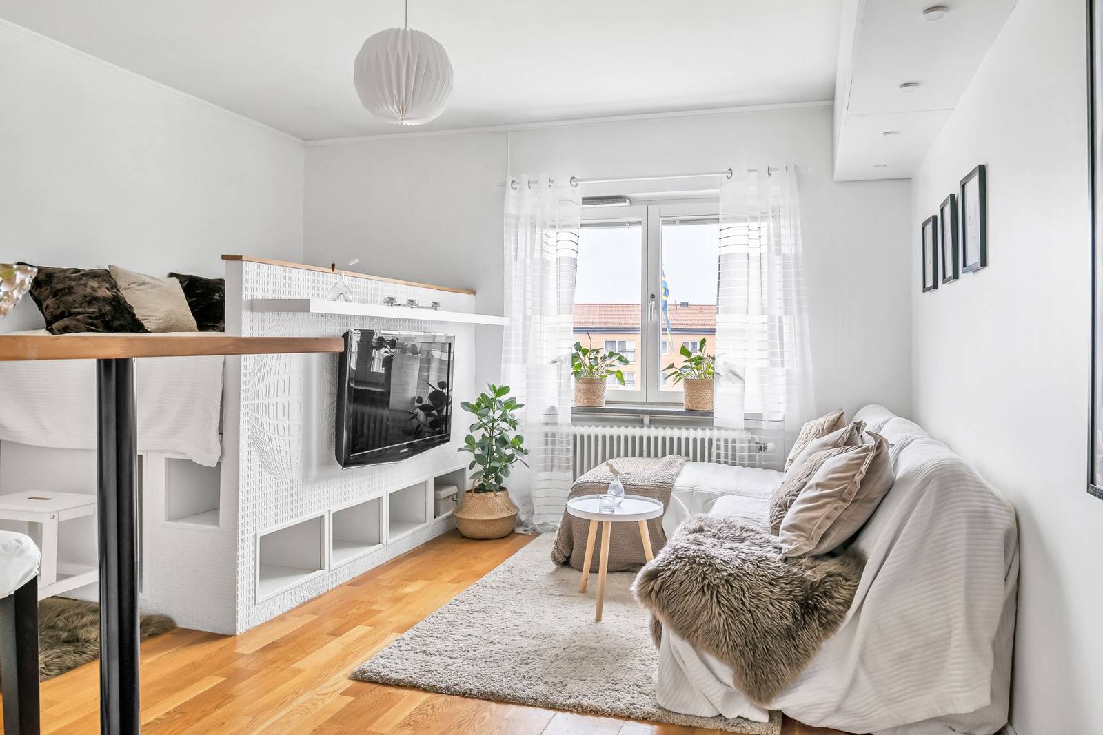 Chỉ 21,5m² nhưng căn hộ vẫn xinh ngất ngây nhờ phong cách Scandinavian thanh lịch