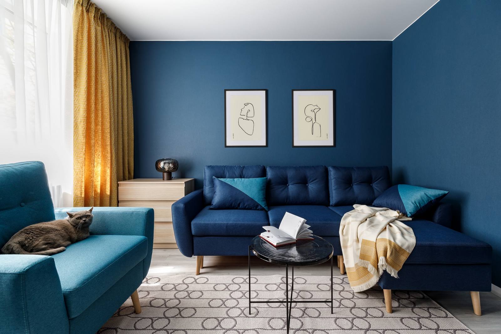 Căn hộ 40m² phối màu cá tính cùng nội thất đơn giản nhưng thanh lịch