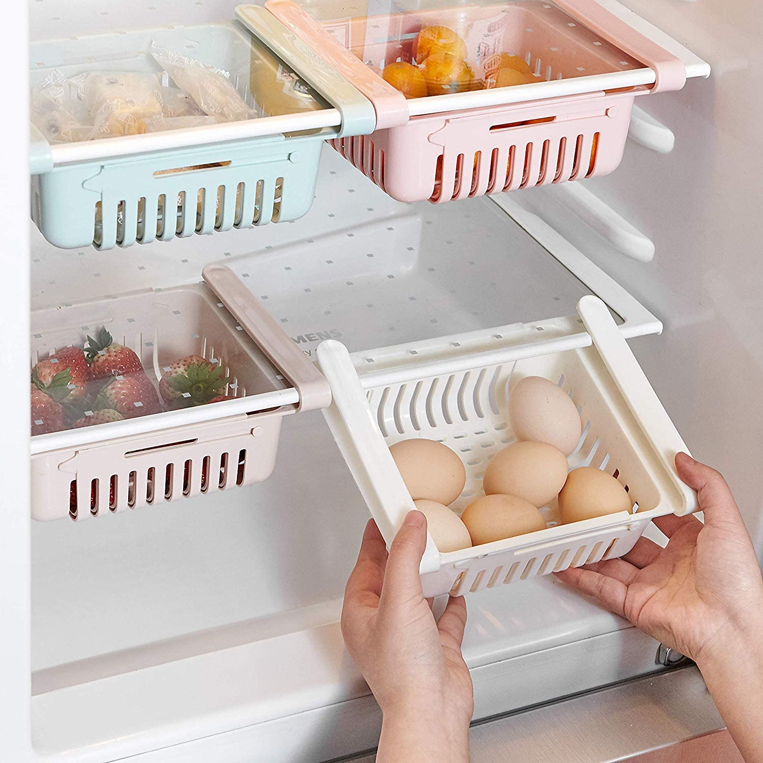 Những chiếc ngăn kéo bằng nhựa PP cao cấp, nhẹ và bền, có thiết thế dạng trượt giúp chị em dễ dàng tích hợp vào mặt dưới của khay tủ lạnh. 