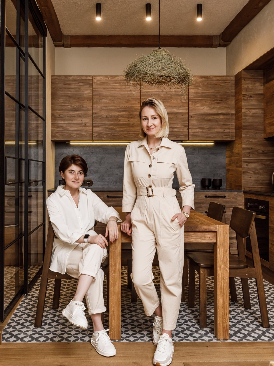 Hai nhà thiết kế nội thất tài năng là Anna Hayrapetyan và Yana Kondratyeva đến từ AD-Home Studio.