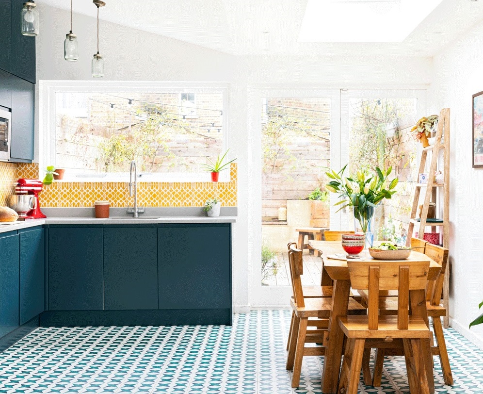 Cải tạo nhà nhỏ cũ kỹ thành không gian sống tiện nghi, đầy sắc màu lôi cuốn