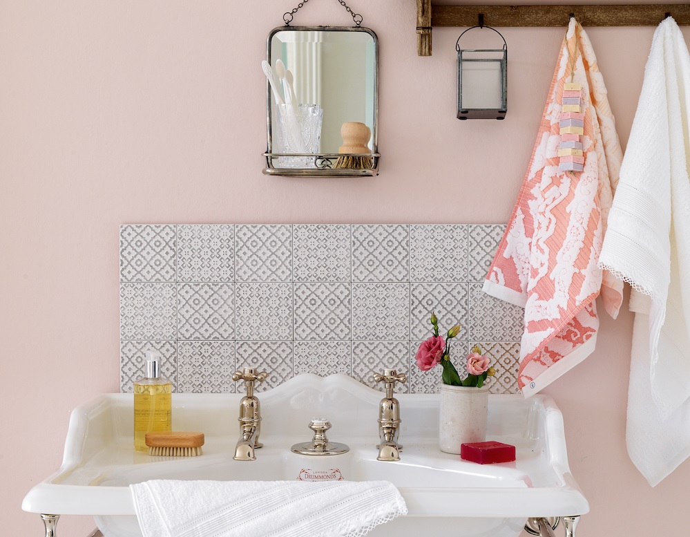 Màu sắc phòng tắm: 4 ý tưởng kết hợp tuyệt đẹp từ sơn tường và gạch ốp lát