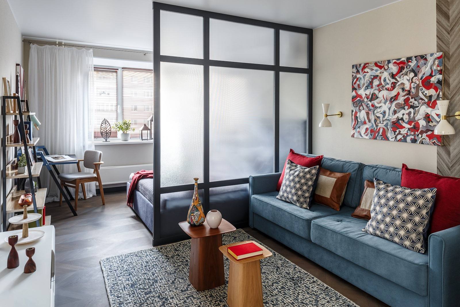 Căn hộ 53m² của người mẹ đơn thân sống cùng cô con gái với 2 phòng ngủ tươi sáng, rực rỡ sắc màu