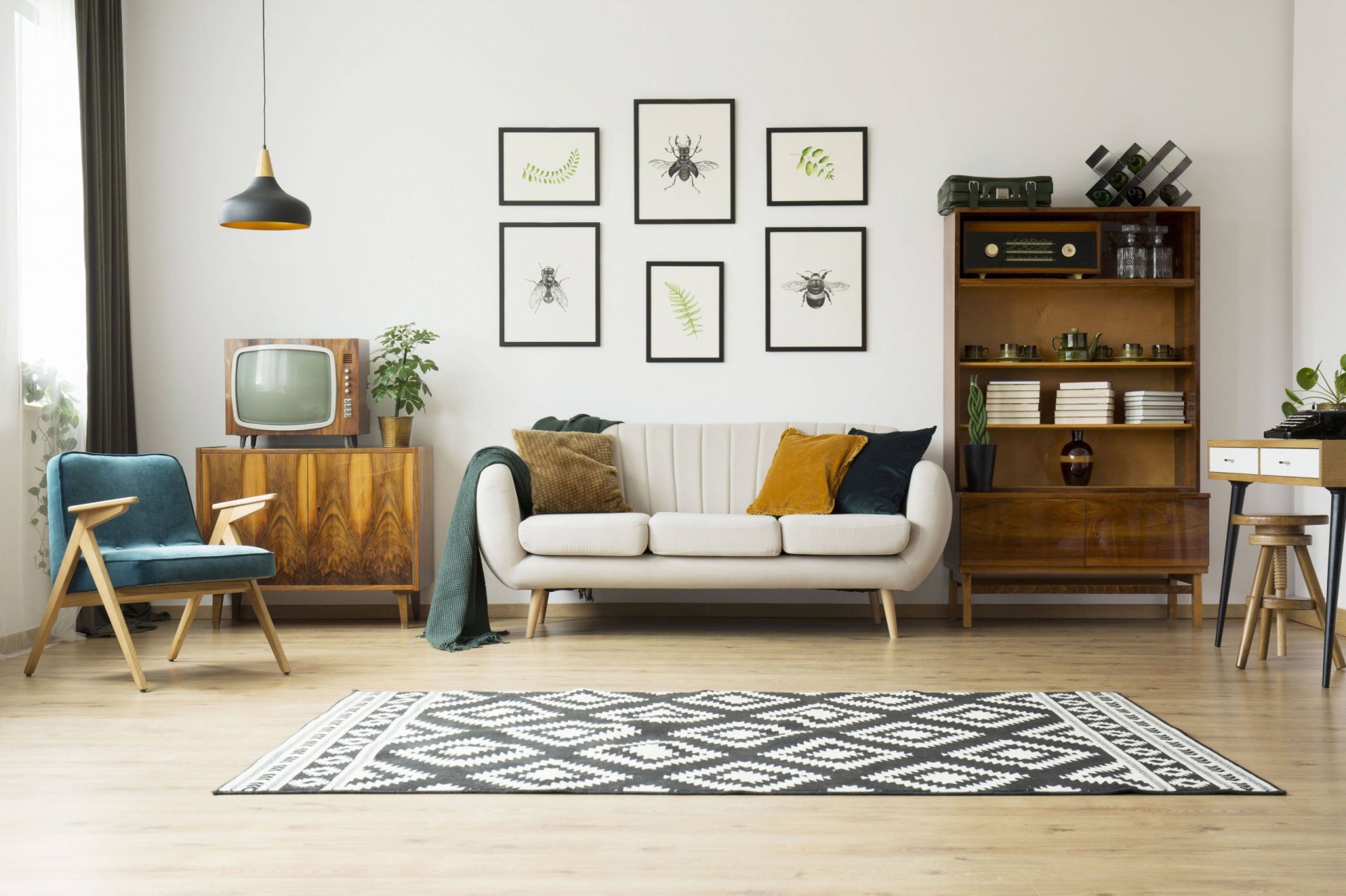 5 ý tưởng nhanh và hiệu quả để tranh trí bức tường phía sau ghế sofa - Ảnh 2