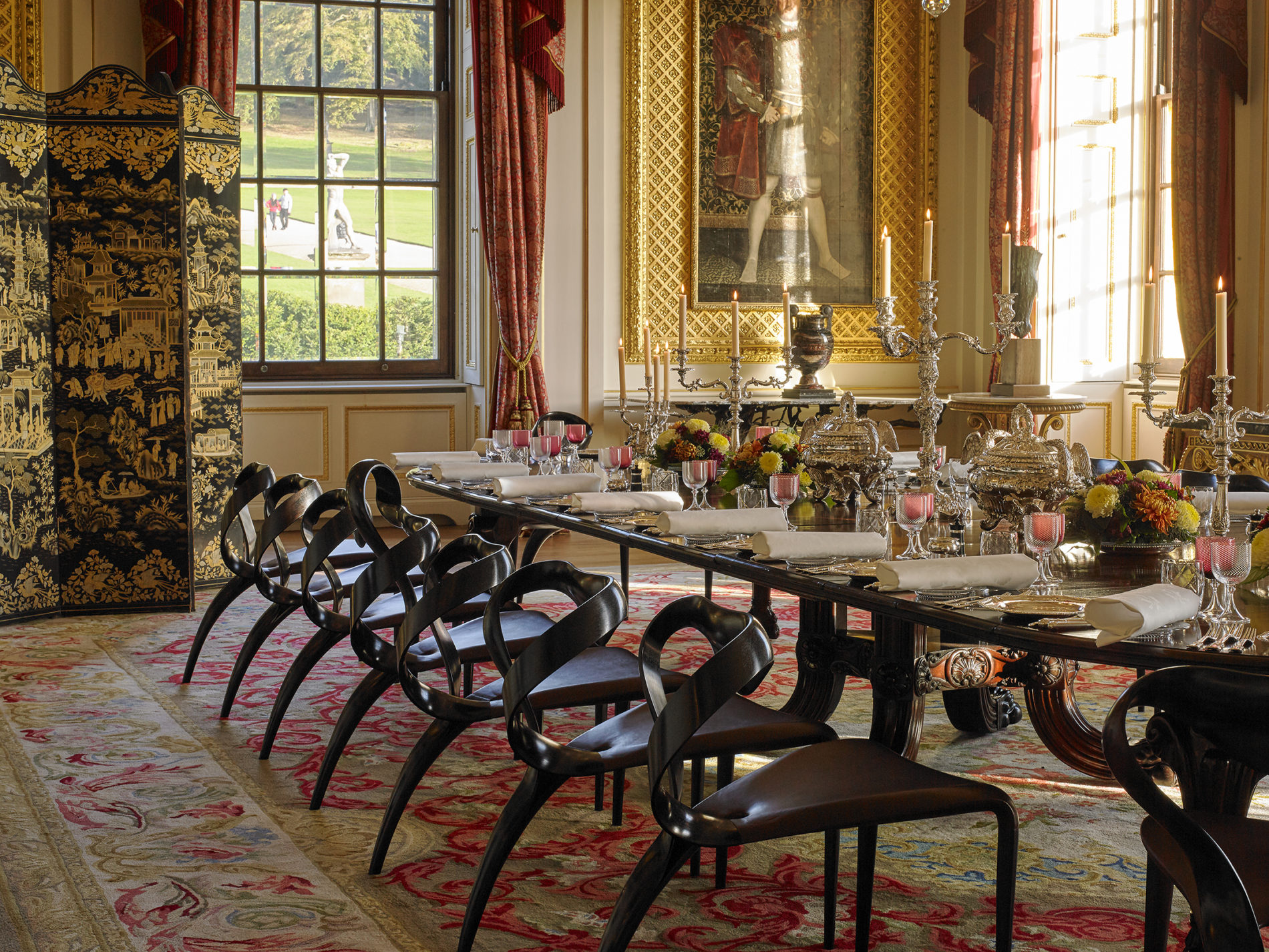 Anh đã thiết kế cho Công tước và Nữ công tước xứ Devonshire một chiếc bàn gỗ và hai mươi chiếc ghế cho phòng ăn tại ngôi nhà tổ tiên mang tính biểu tượng của họ - Chatsworth House.