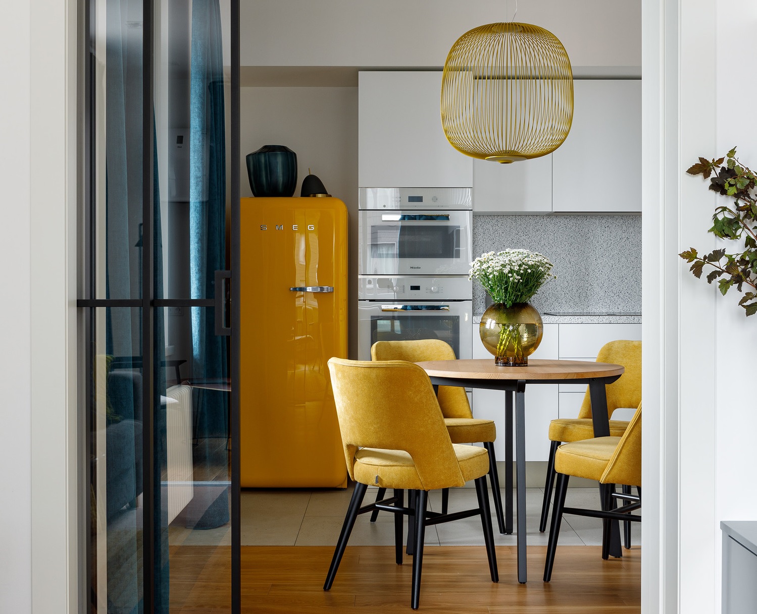 8 phòng bếp đẹp chứng minh tầm quan trọng của nội thất và cách phối màu 