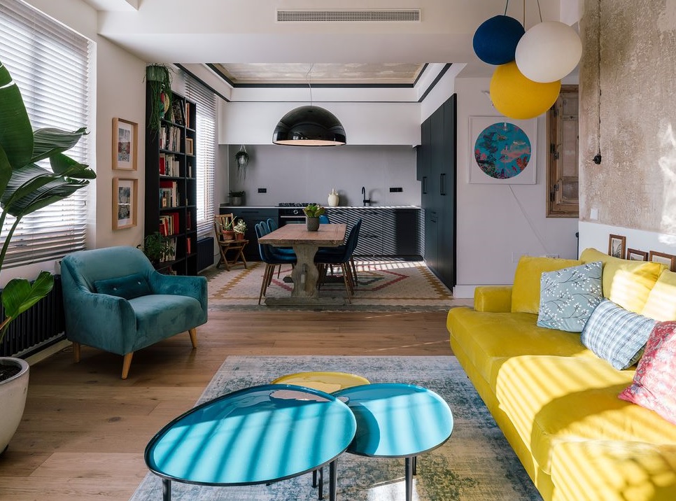 Vàng - xanh lam: Sự kết hợp đẽ như mặt trời và bầu trời, như cát vàng và biển xanh tươi đẹp