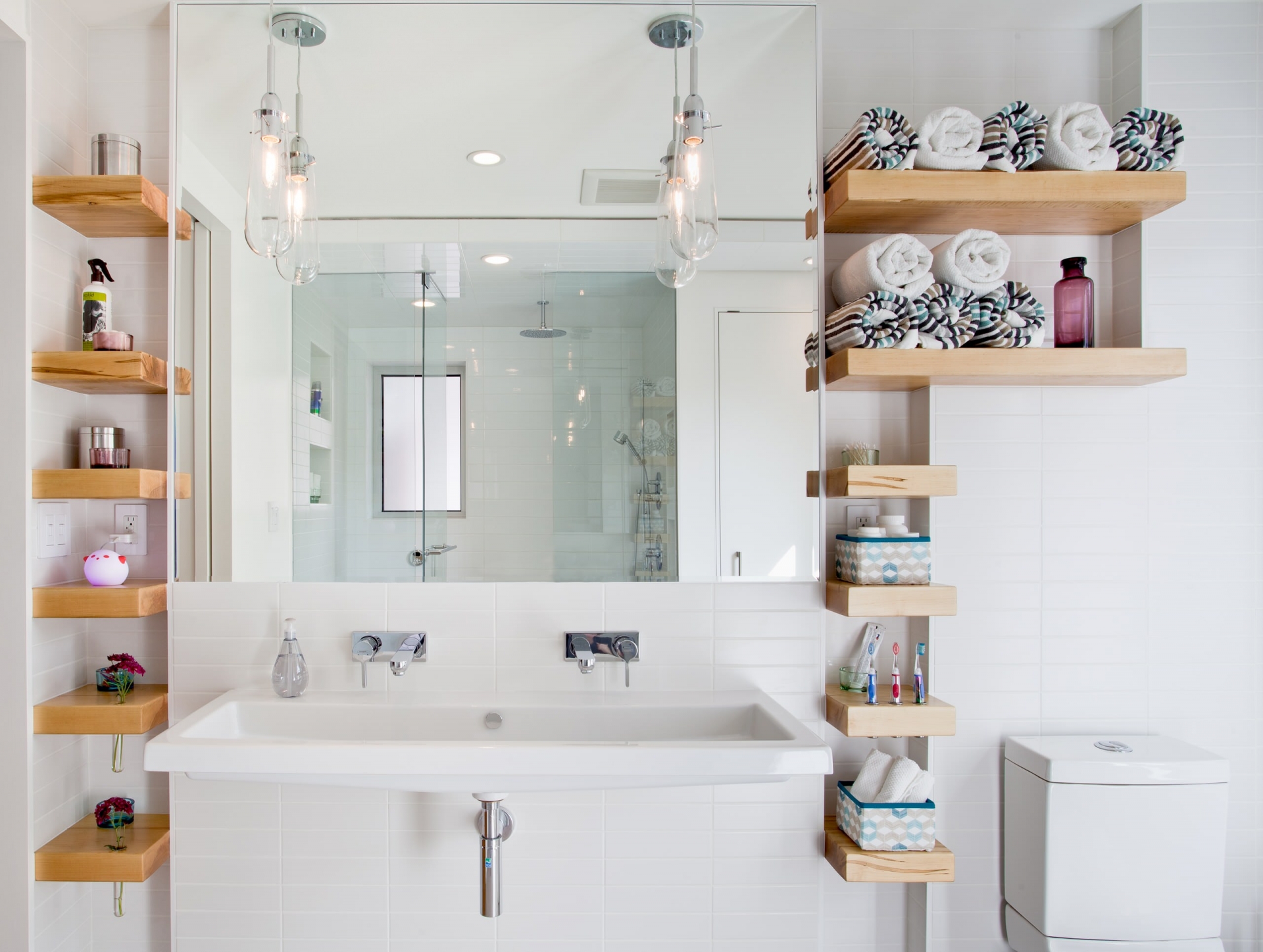 Bạn cần lên kế hoạch tối ưu hóa không gian lưu trữ để phòng tắm luôn gọn gàng.