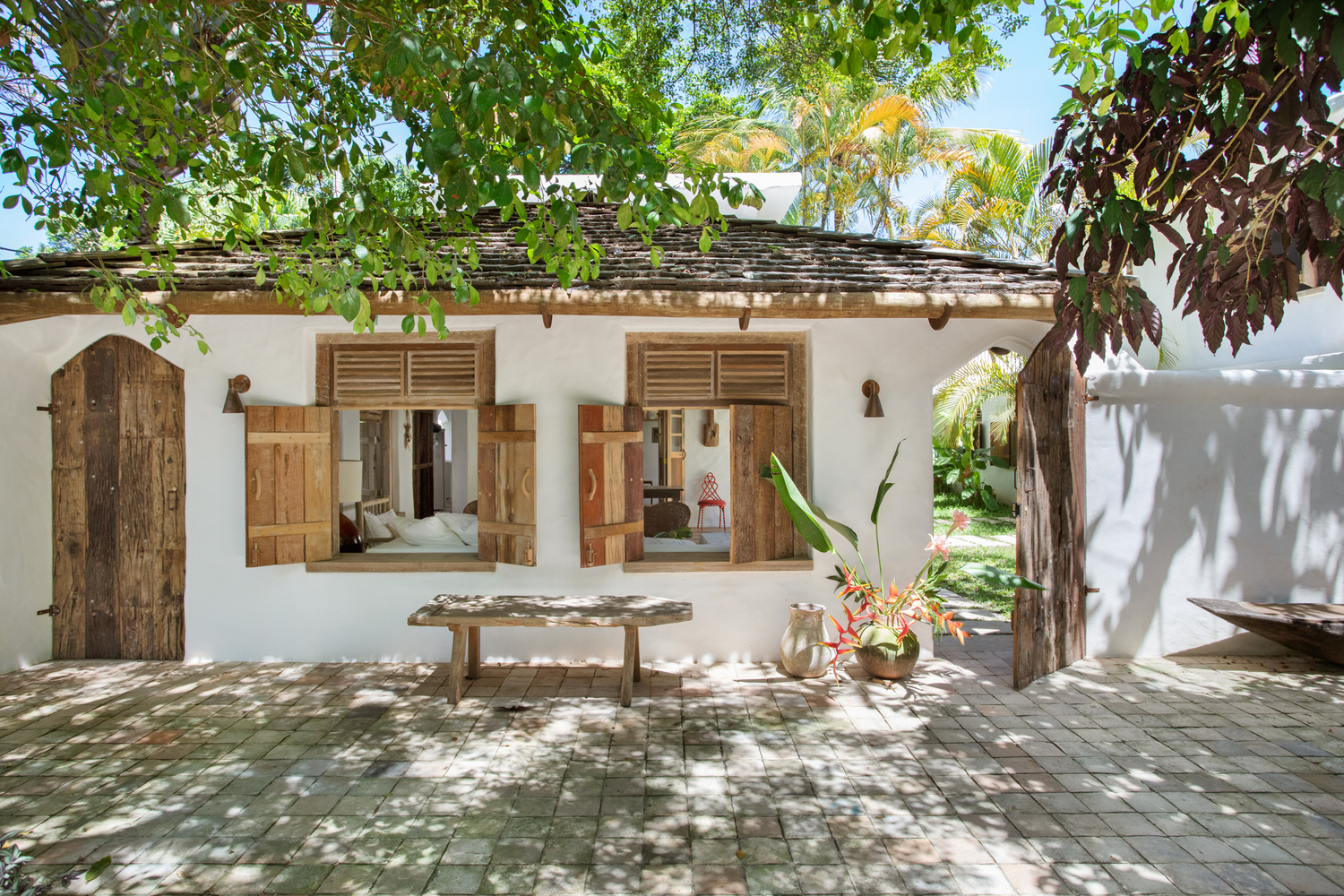 Trancoso House, ngôi nhà xây dựng với mục đích cho thuê nghỉ dưỡng có diện tích 330m² tại Trancoso, Bahia, thuộc khu vực Đông Bắc của đất nước Brazil.