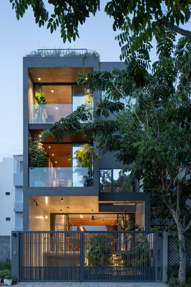 Dự án được đặt tên District 7 House do đội ngũ thiết kế của H.a Architects thực hiện với diện tích sàn 140m².