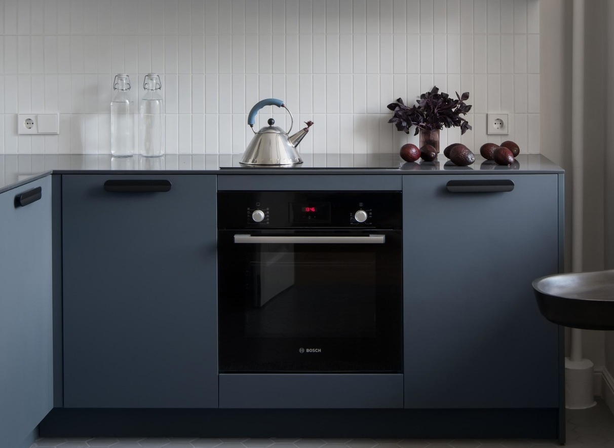 4 giải pháp giúp che ổ điện thô kệch trong phòng bếp thật thẩm mỹ