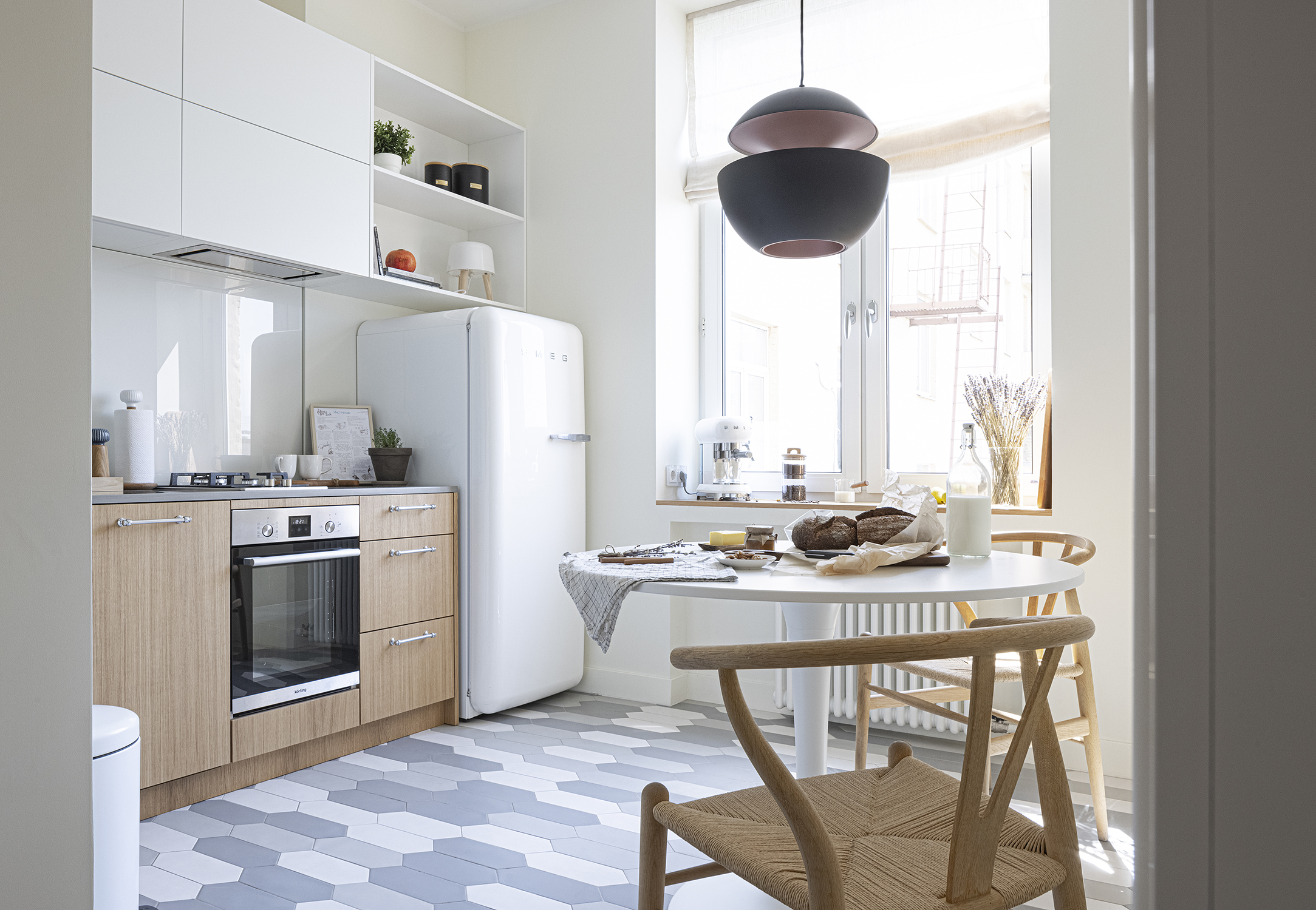 Căn hộ vỏn vẹn 41m² nhưng ấm cúng với nội thất bằng gỗ sồi và gỗ óc chó