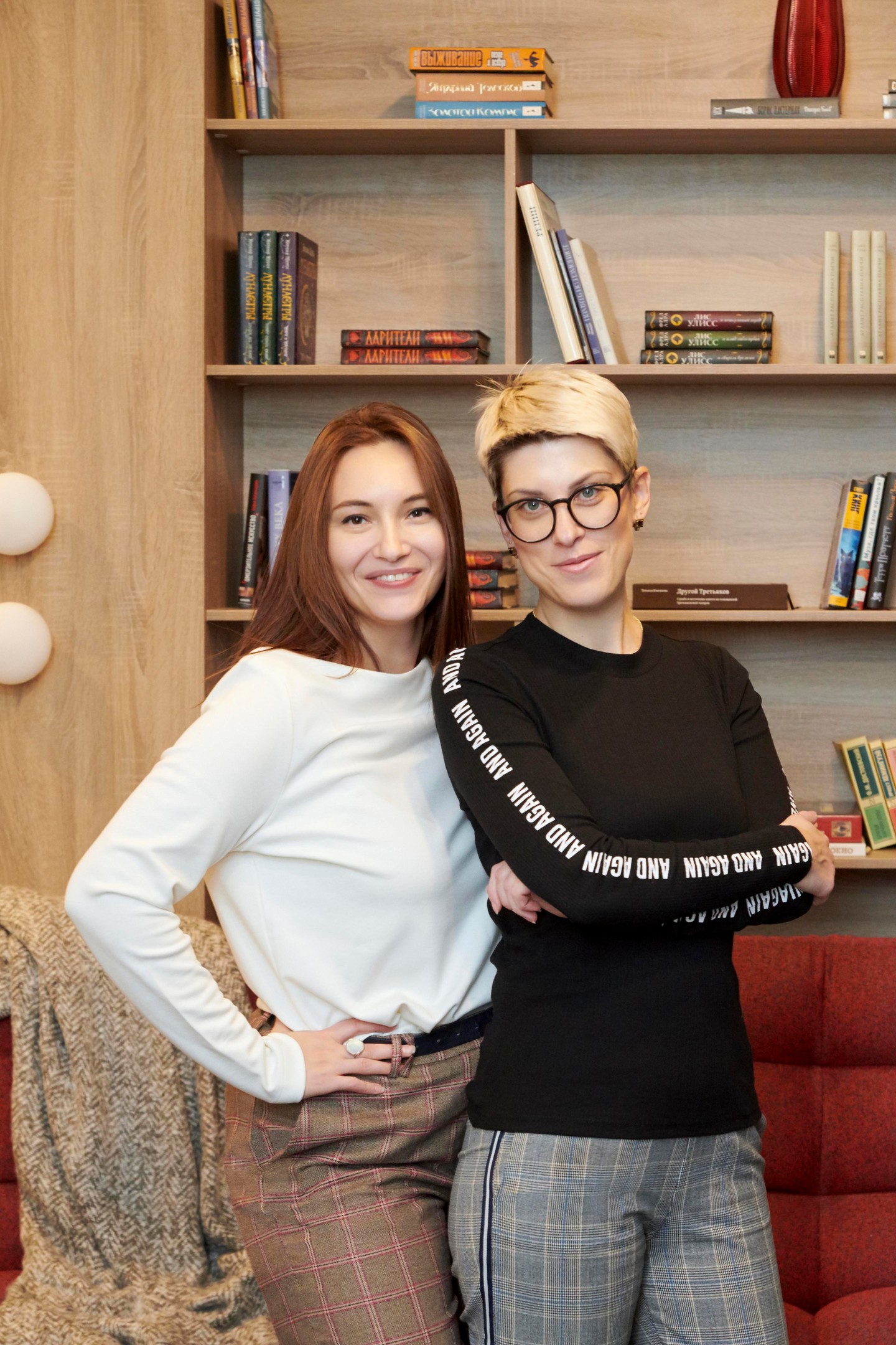 Valeria Khusnutdinova và Ekaterina Astafieva - hai nhà thiết kế thực hiện dự án cải tạo căn hộ diện tích rất nhỏ, chỉ vỏn vẹn 31m² với mục đích cho thuê. 