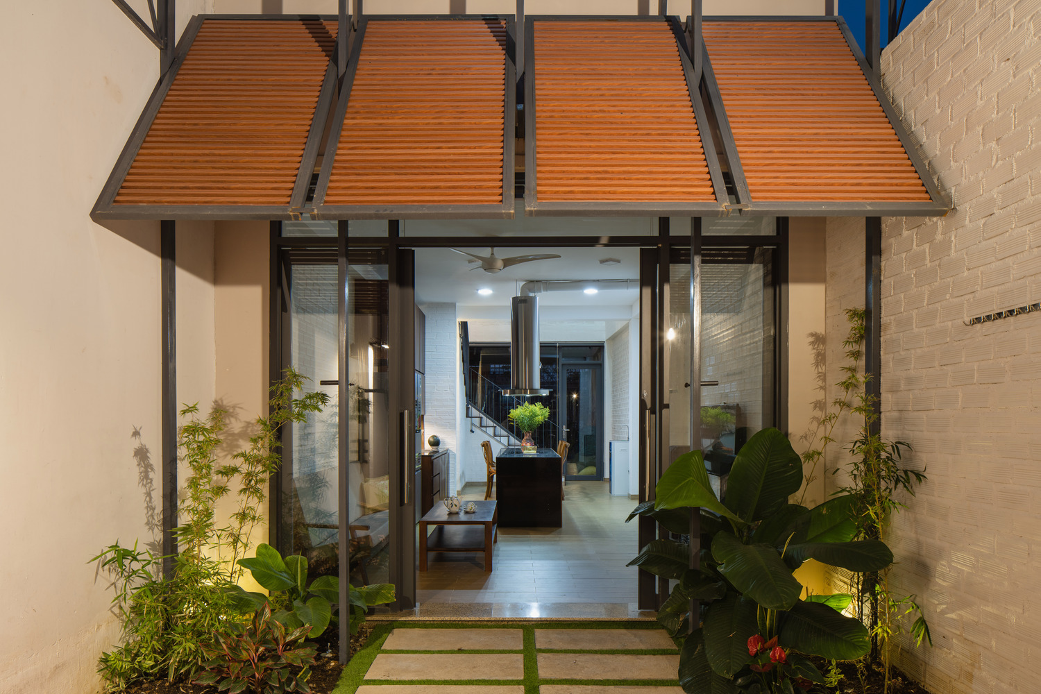 Ngôi nhà 3 tầng hiện đại dành sân nhà để duy trì nghề chài lưới ở Nha Trang - Ảnh 15