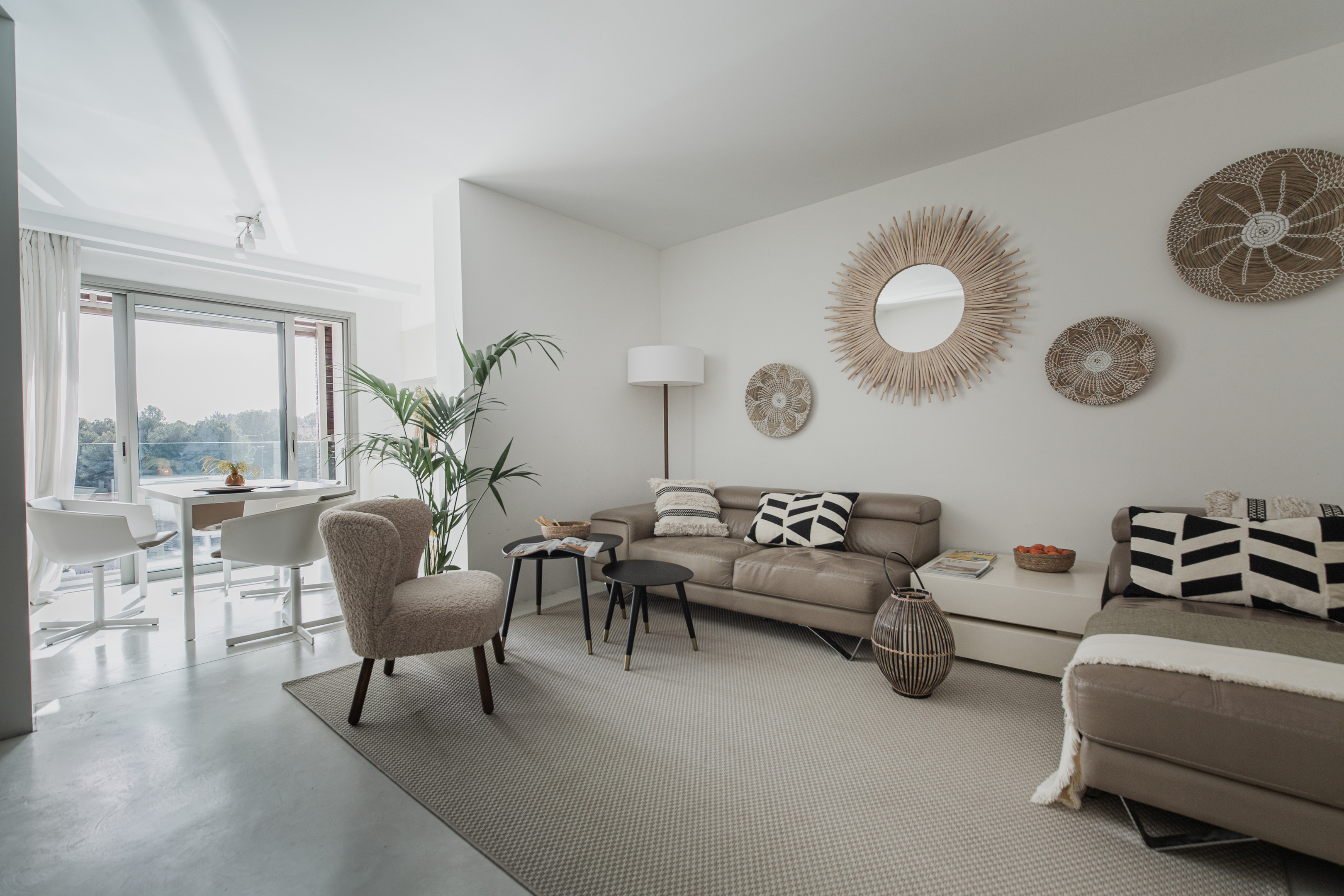 Căn hộ 3 phòng ngủ chuẩn gu người thích tối giản: Nội thất ít mà chất lừ