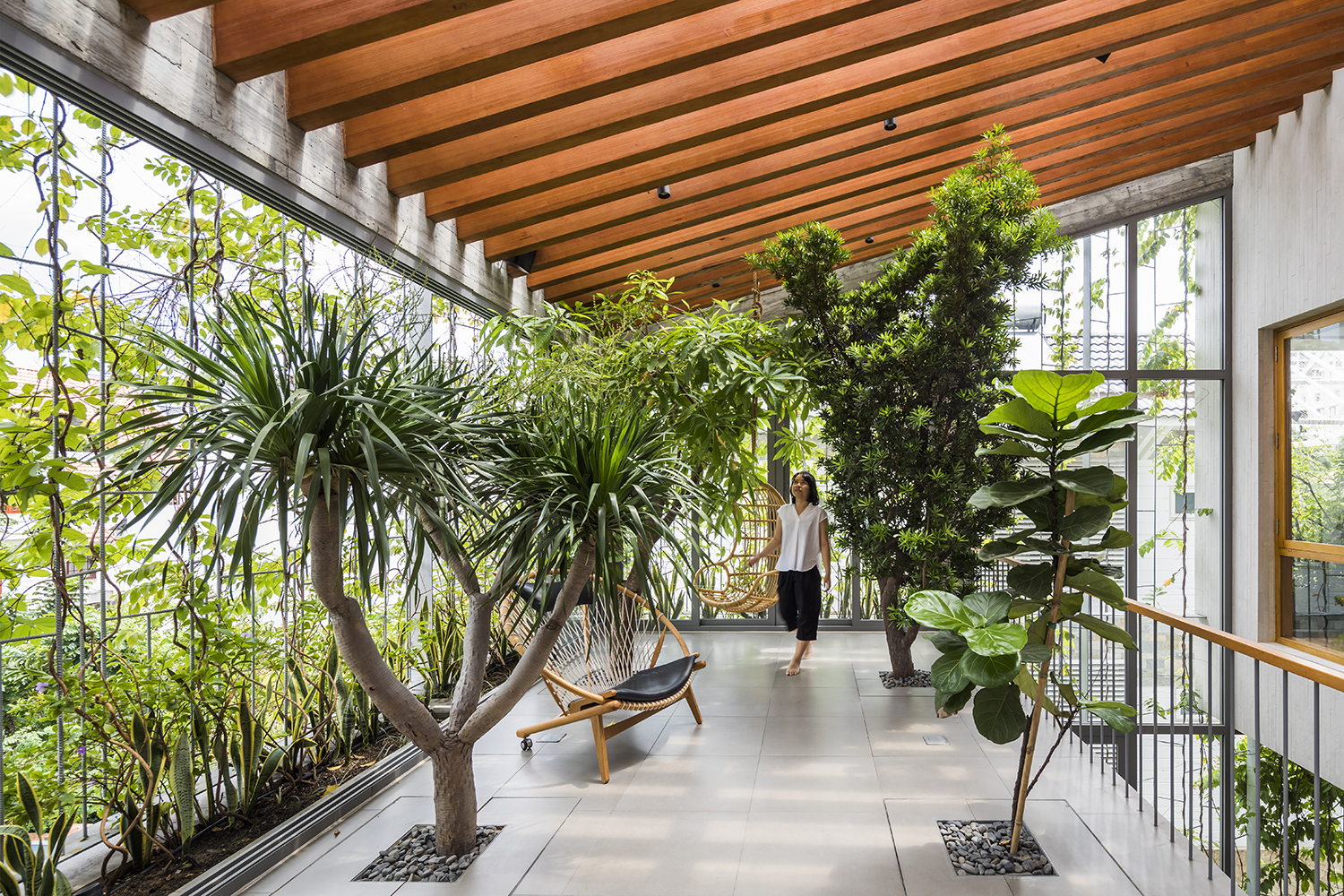 Stepping Park House: Ngôi nhà xanh mướt giữa Sài Gòn tấp nập