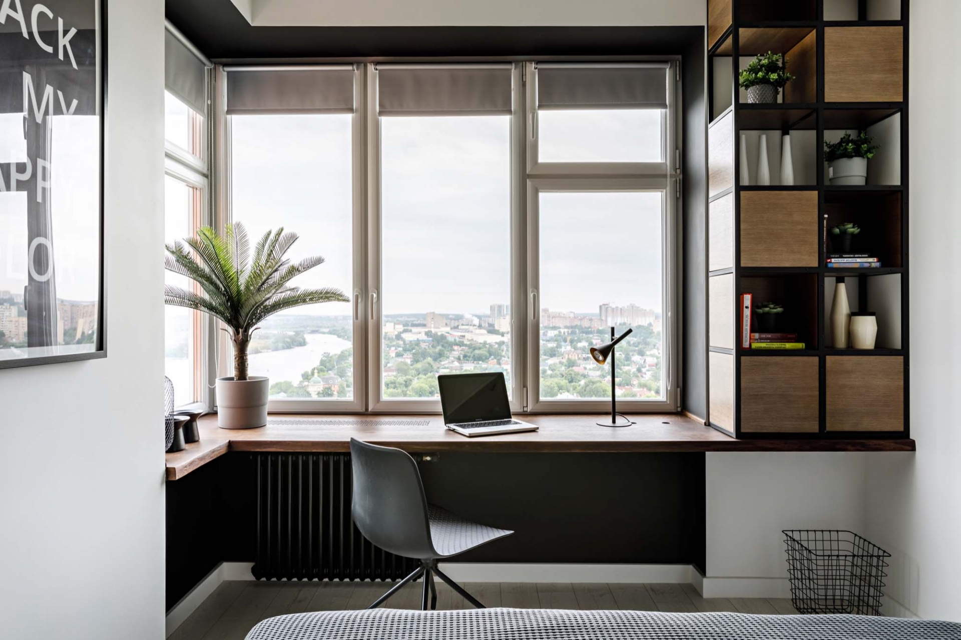 Nếu không gian sống của bạn quá nhỏ để có thể thiết kế phòng làm việc riêng thì hãy tham khảo giải pháp này.