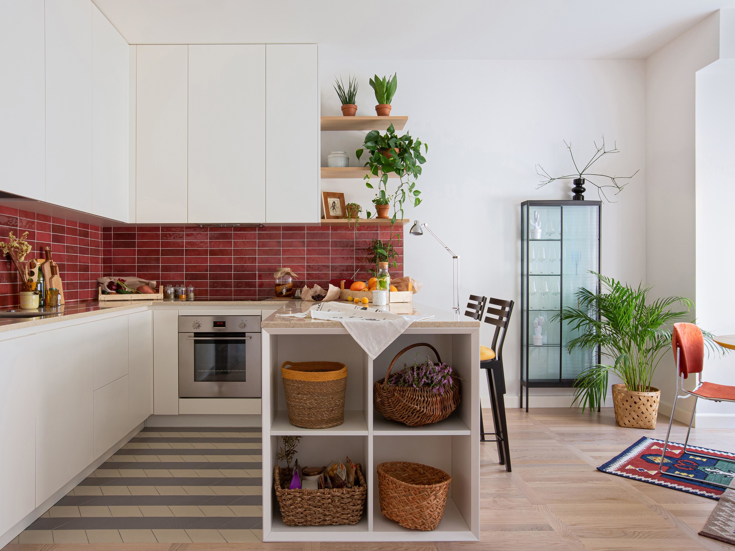 Phòng bếp tiện nghi và ấm cúng với 5 ý tưởng trang trí nội thất dễ ứng dụng