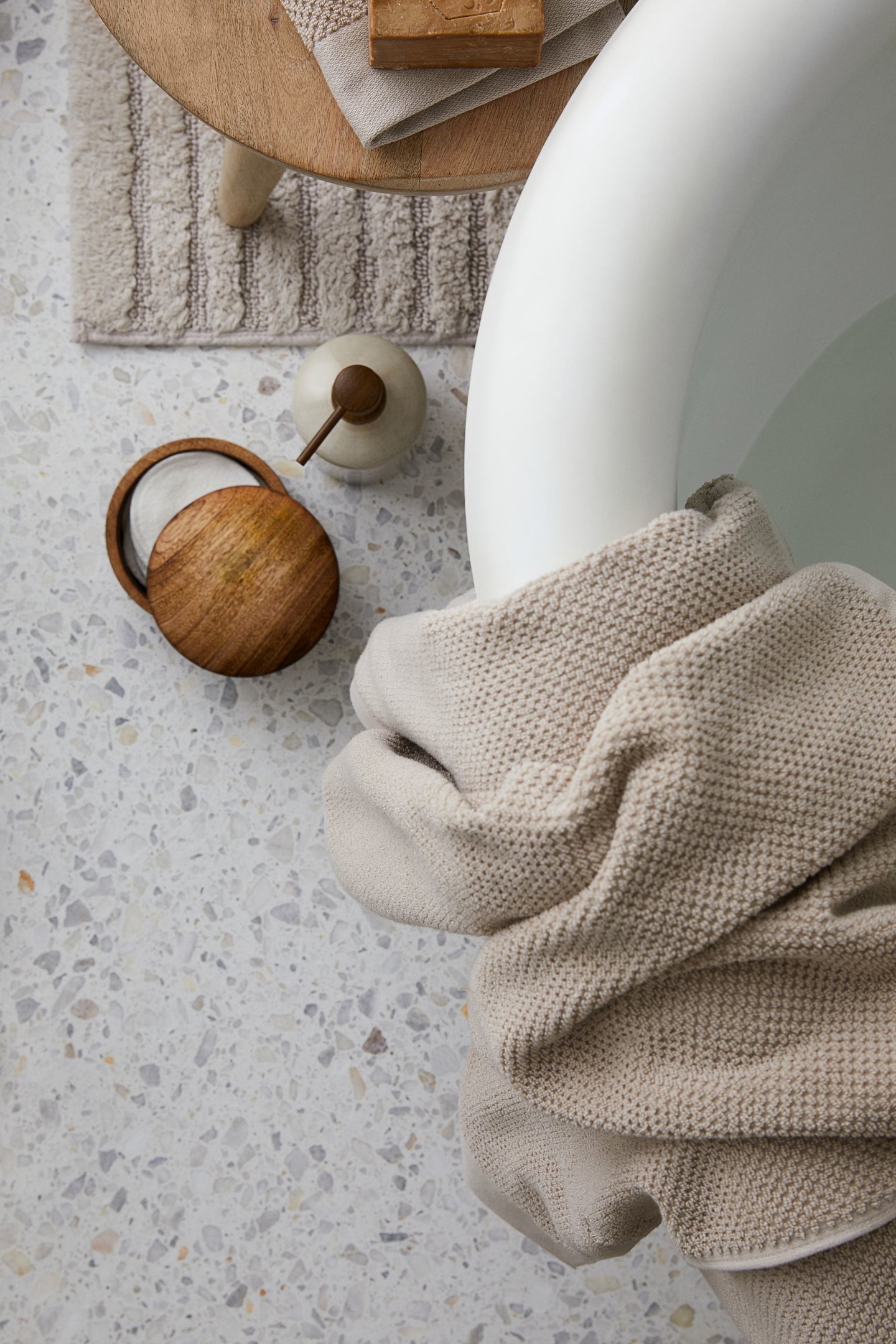 Để có được trải nghiệm spa thực sự thú vị tại phòng tắm của mình, đừng quên chất liệu dệt may cho các món đồ xung quanh bạn.
