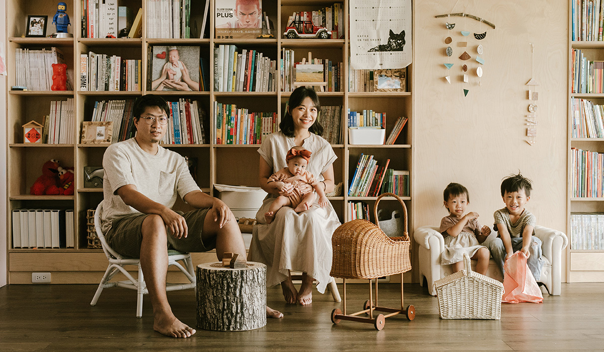 Đội ngũ của HAO Design đã hoàn thành dự án cải tạo căn hộ thông tầng cho chủ sở hữu là cặp vợ chồng và 3 đứa trẻ đáng yêu tại thành phố Cao Hùng (Đài Loan). 