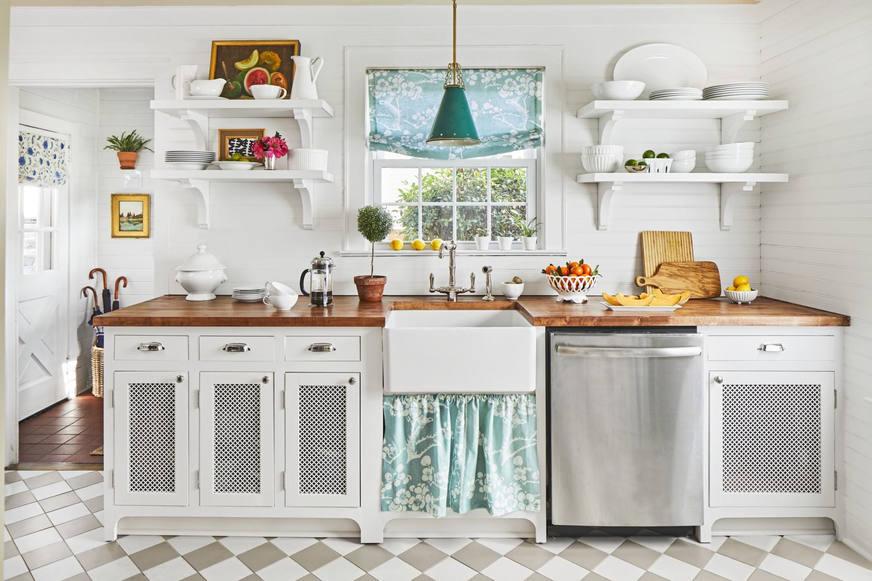 Thiết kế nội thất phòng bếp, dù là một không gian mới toanh hay cải tạo từ không gian cũ, chắc chắn cũng sẽ tiêu tốn ngân sách của bạn một cách đáng kể.