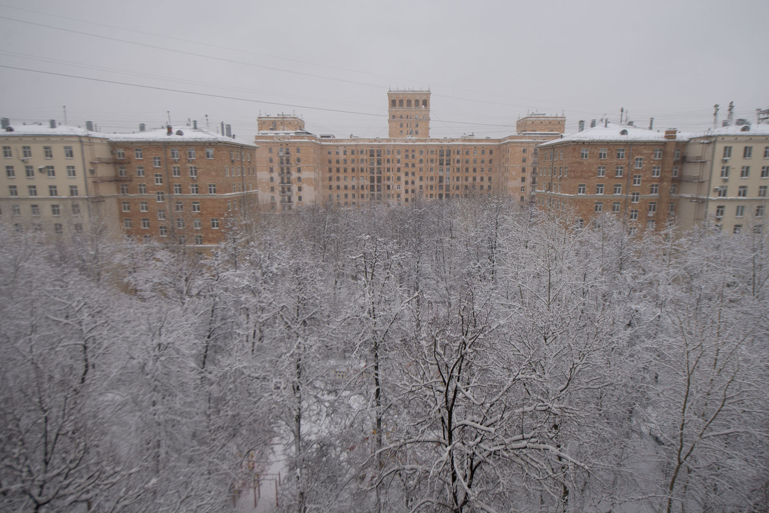 Căn hộ nằm trong tòa chung cư cũ được xây dựng từ năm 1957 tại Thủ đô Moscow (Nga).