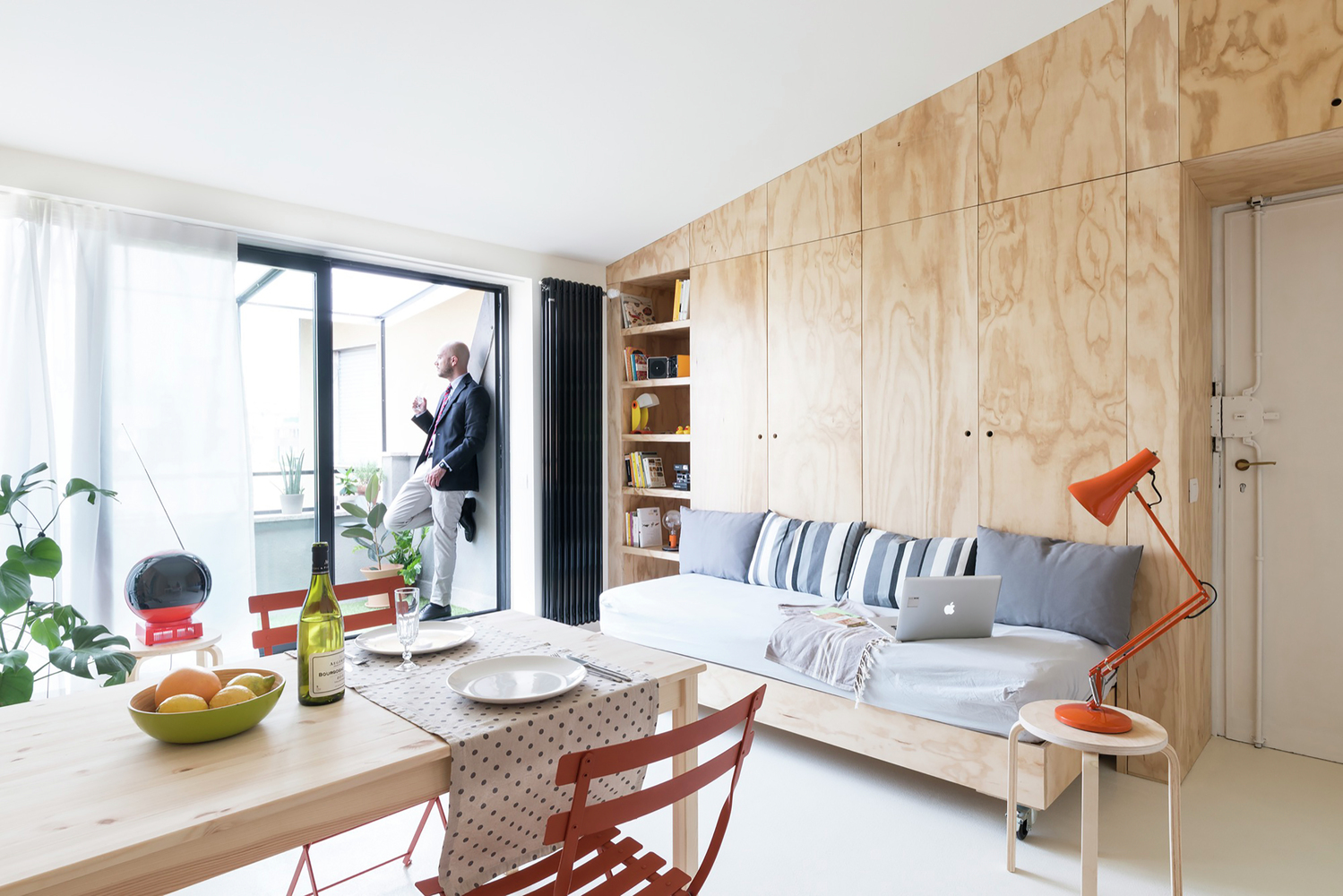 Đội ngũ của Studio Work đã thiết kế nội thất cho căn hộ của 2 quý ông độc thân tại Milan, thành phố phía Bắc nước Ý, với diện tích vỏn vẹn chỉ 28m². 