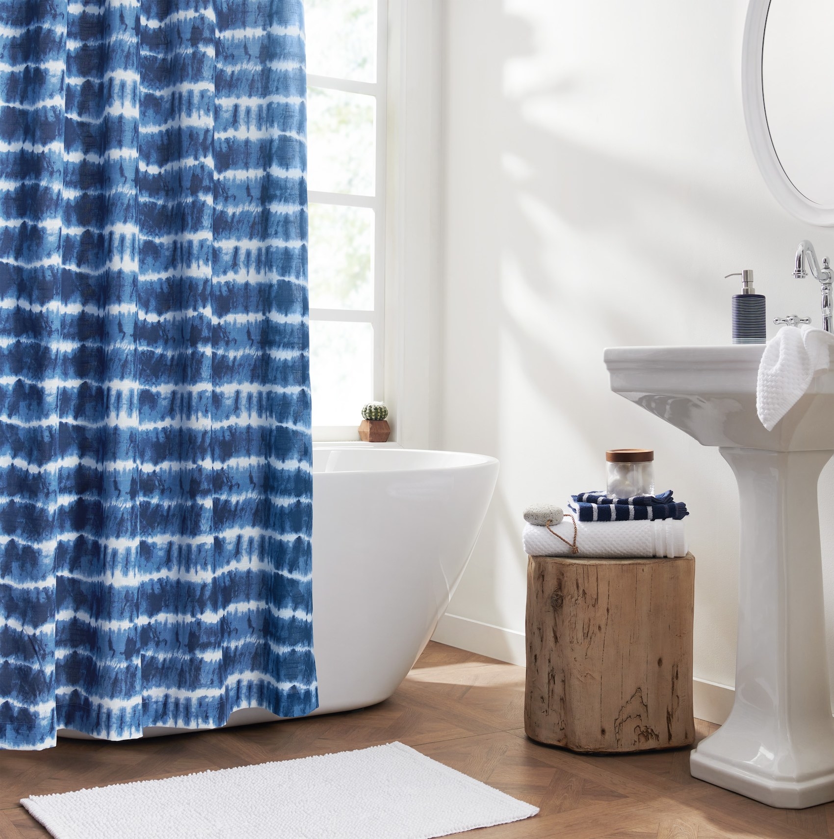 Việc thay rèm phòng tắm là cách nhanh chóng để cập nhật hoa văn, họa tiết hay màu sắc mà bạn ưa thích với giá phải chăng.