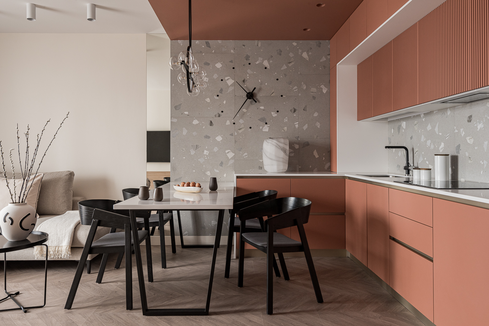 Đất nung ấm áp - đen bí ẩn: Xu hướng màu sắc cá tính để trang trí nhà mùa Đông