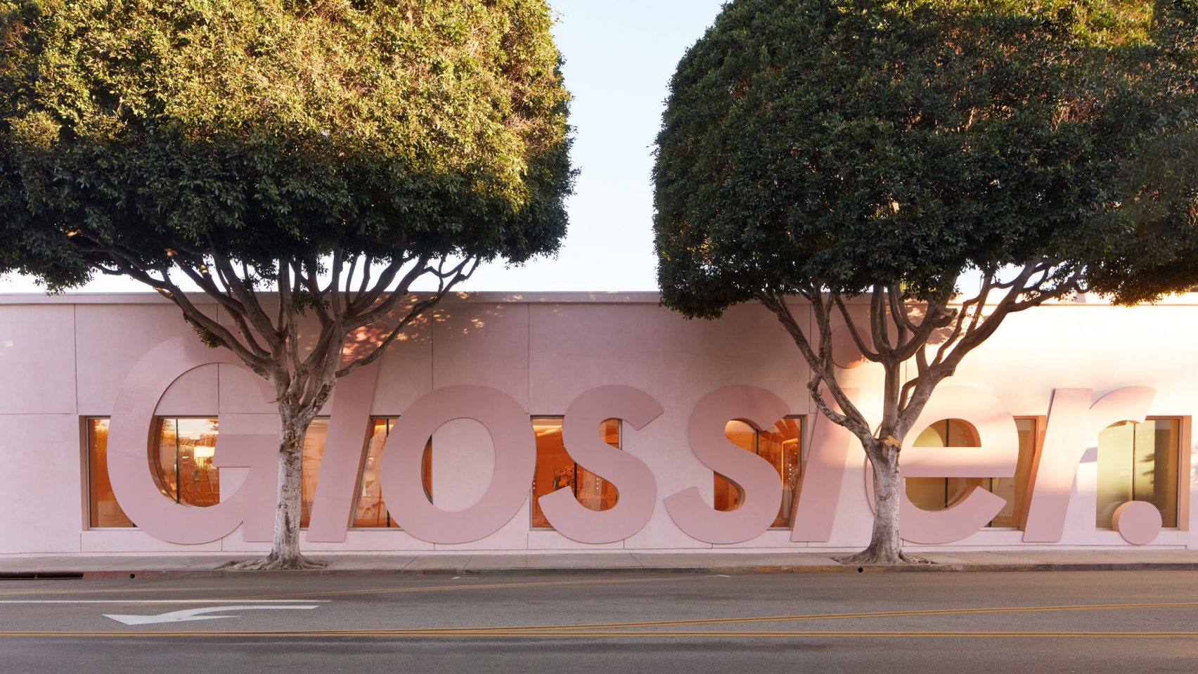 Thương hiệu mỹ phẩm Glossier nổi tiếng vừa khai trương một cửa hàng mới tại Los Angeles (Hoa Kỳ) với sự đầu tư cực kỳ hoành tráng.