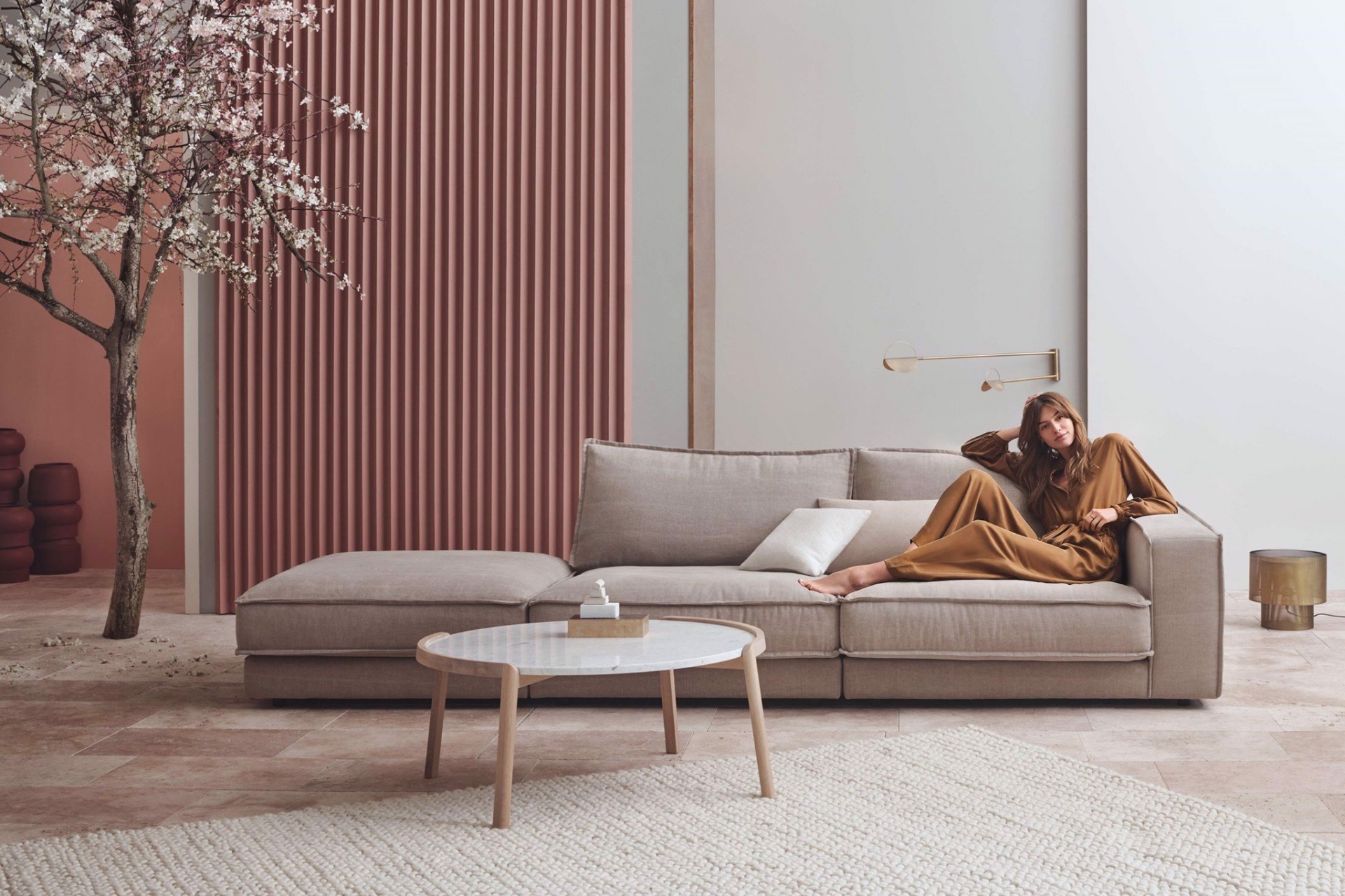 Sự linh hoạt của sofa module sẽ mang lại cho chủ nhân cảm giác thoải mái và tiện nghi hơn trong phòng khách.
