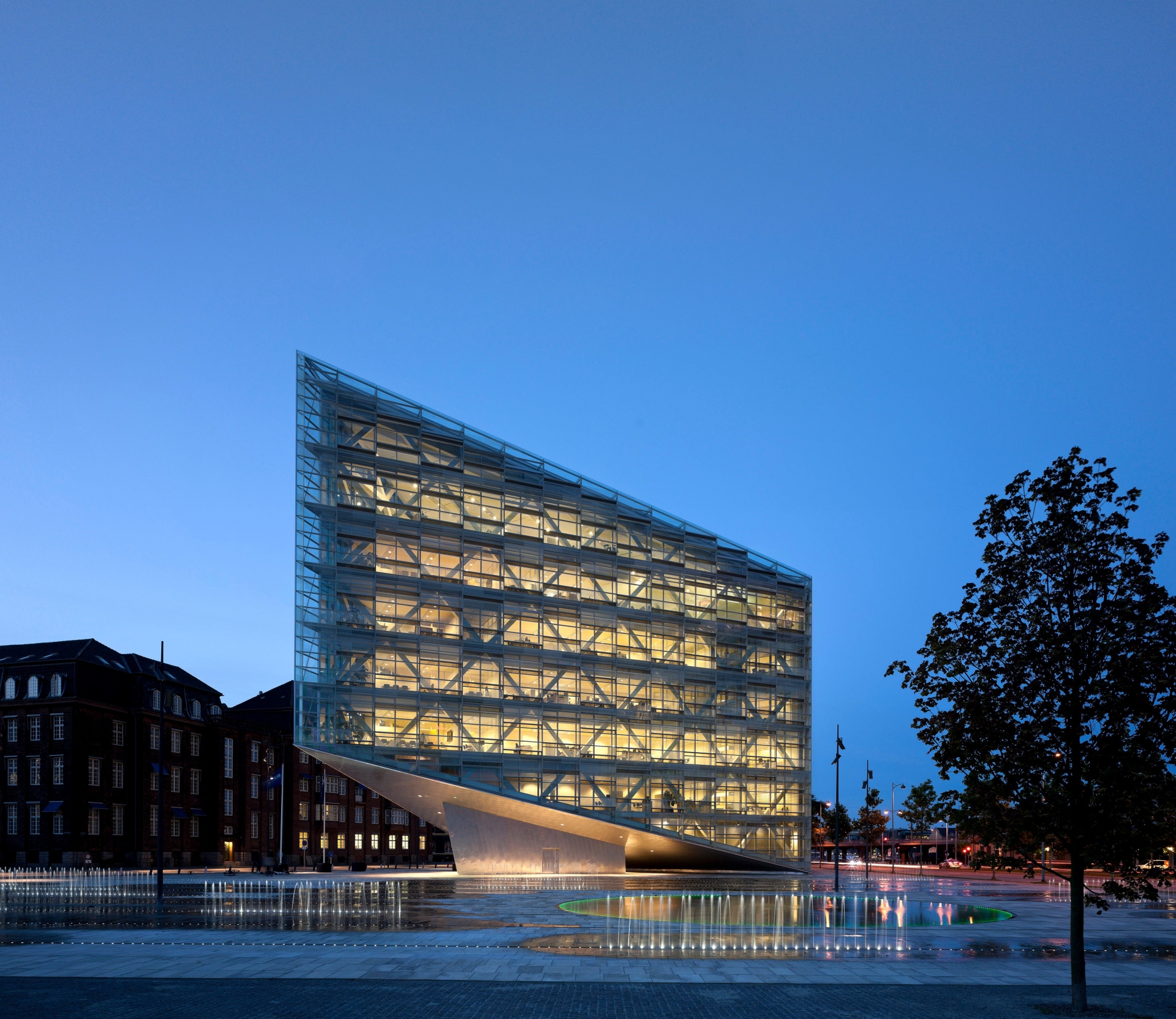 The Crystal, công trình ấn tượng với diện tích 6850m² do Schmidt Hammer Lassen Architects thiết kế.