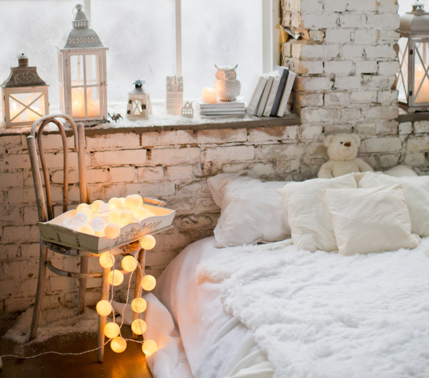 Một chút ánh sáng lung linh từ những dây đèn Led sẽ tạo cho phòng ngủ cảm giác nhẹ nhàng, ấm cúng. 