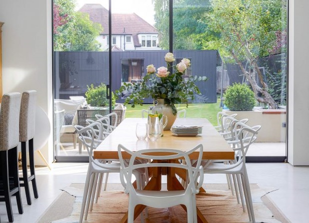 Thăm ngôi nhà với thiết kế nhẹ nhàng, sắc màu tươi trẻ, ngập tràn ánh sáng tự nhiên