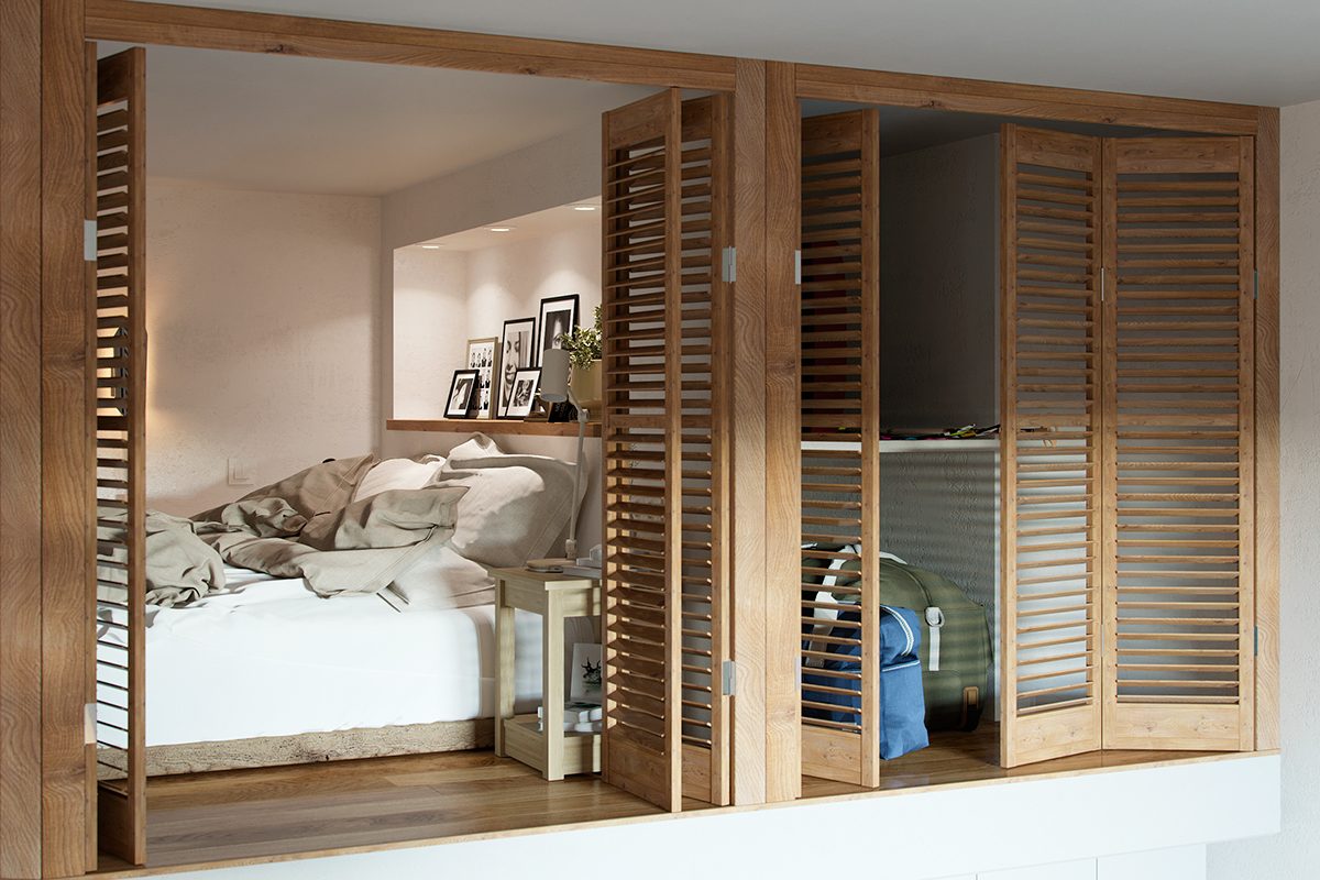 Phòng ngủ phía trên tầng lửng được bao quanh bởi hệ thống cửa chớp bằng gỗ cho cái nhìn vừa riêng tư vừa ấm áp. Bên cạnh phòng ngủ là kho lưu trữ đồ đạc gọn gàng, kín đáo.