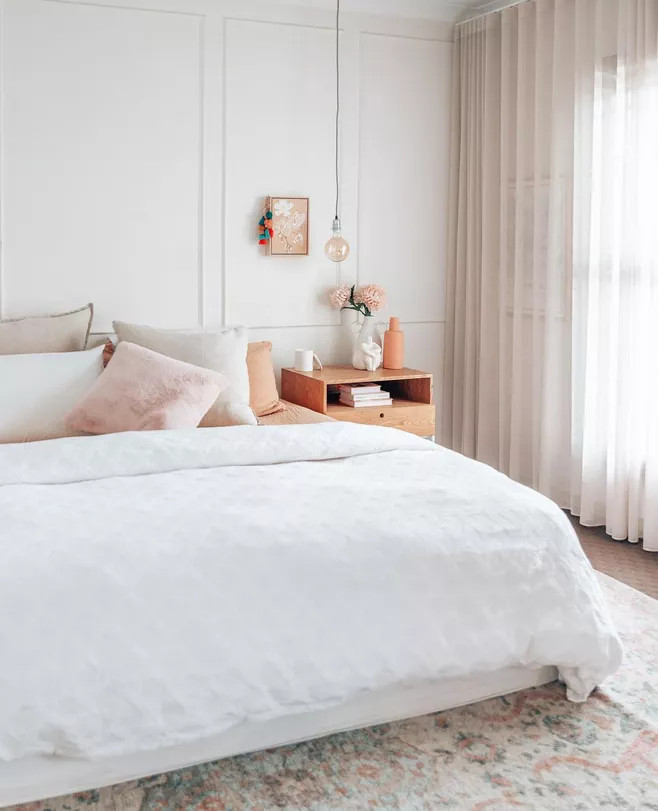 Nội thất, phụ kiện trang trí có thể tối giản nhưng dọn dẹp phòng ngủ thì phải thực hiện mỗi ngày và định kỳ mỗi tuần.