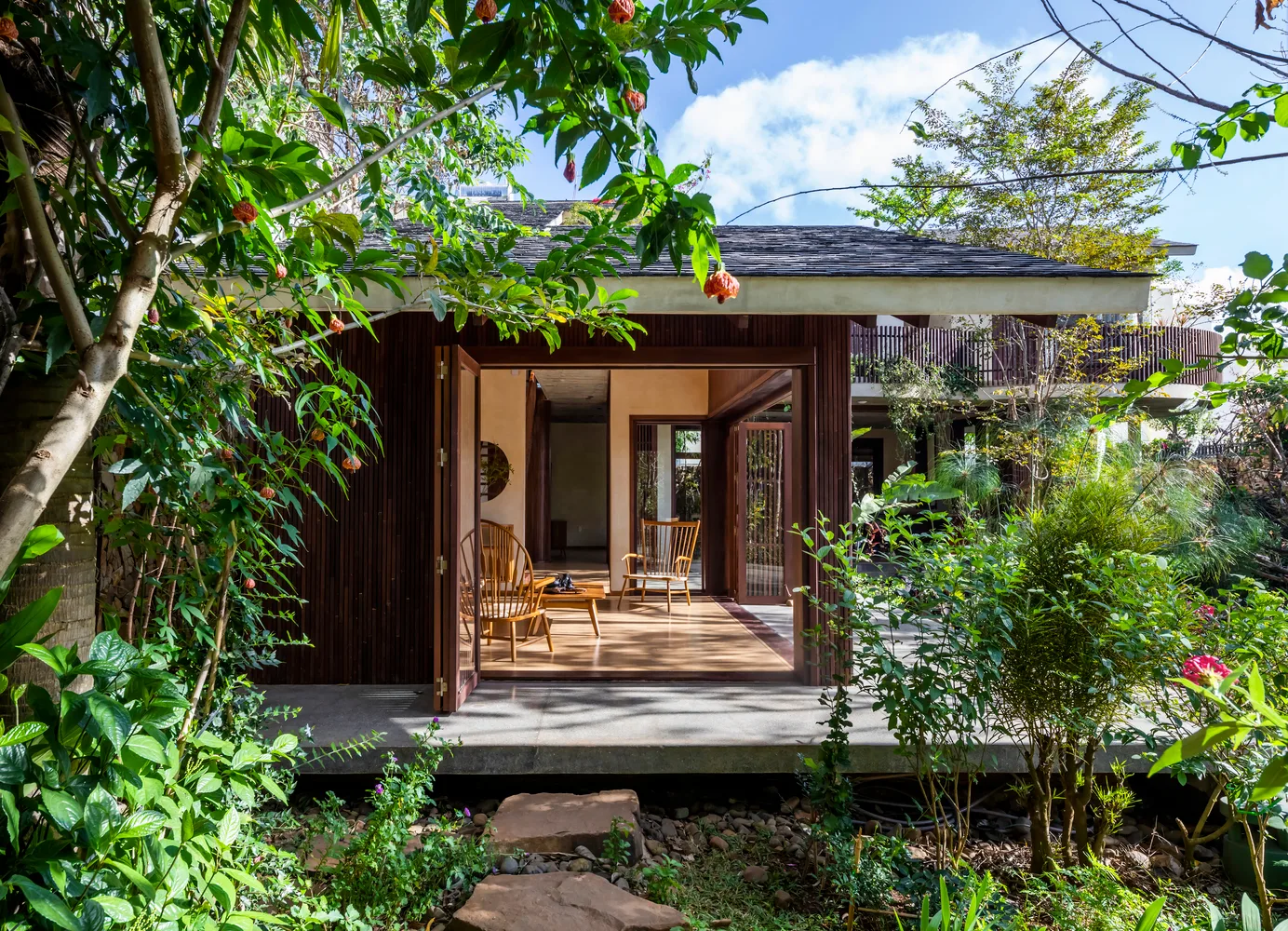 BMT House, ngôi nhà nên thơ, hòa quyện với thiên nhiên của cặp vợ chồng trẻ tại Buôn mê - Ảnh 3