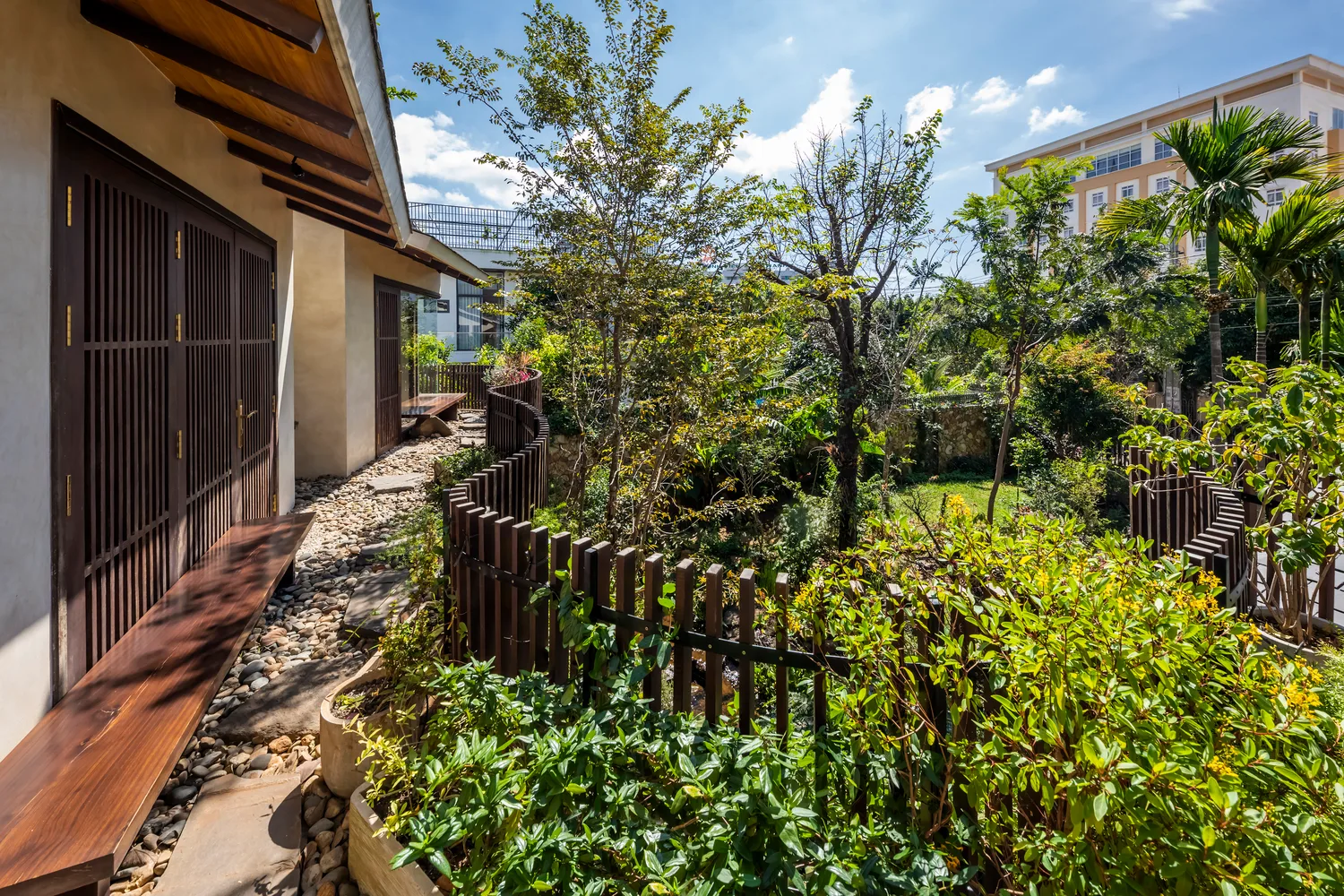 BMT House, ngôi nhà nên thơ, hòa quyện với thiên nhiên của cặp vợ chồng trẻ tại Buôn mê - Ảnh 7
